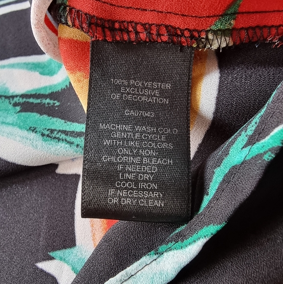 Grey & Gray Bold Floral Print Blouse - Picture 7 of 7